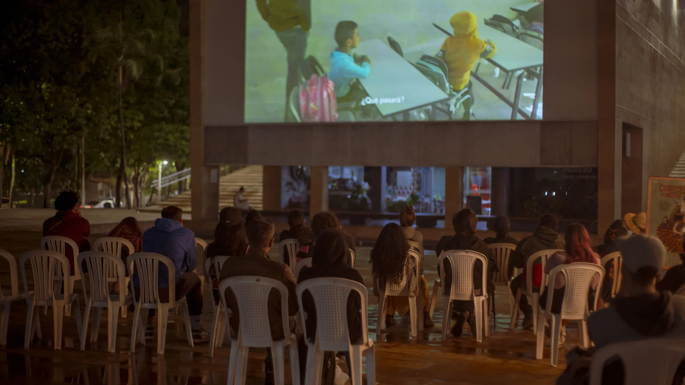 El público reunido frente a una proyección del festival.